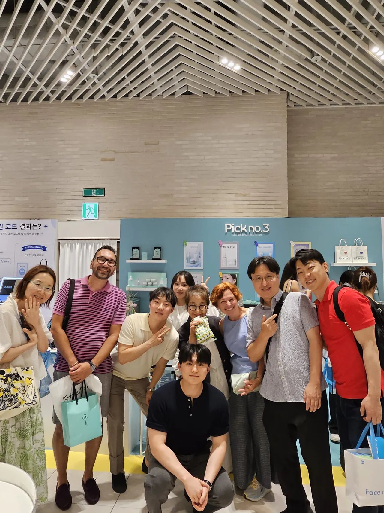 Dr. Jo Seok-yong and guests at a Baegayul beauty showcase in Korea